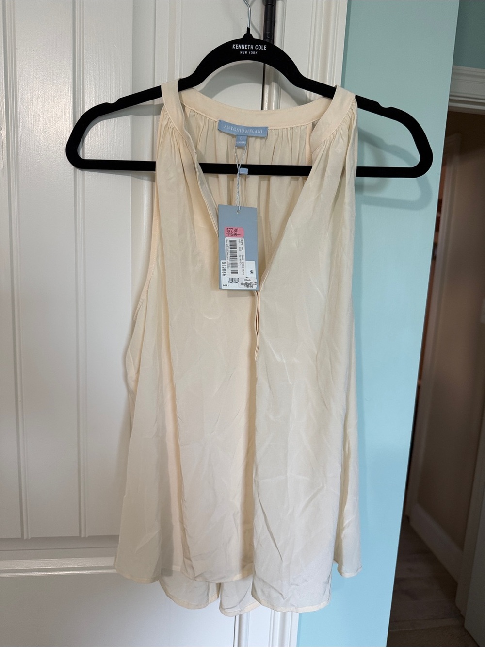 ANTONIO MELANI Cream V-Neck Sleeveless Camisole